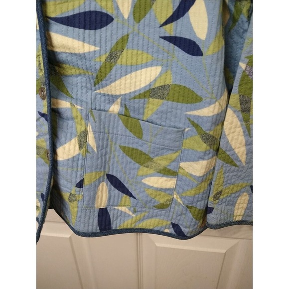 Alfred Dunner Lightweight Quilted Shacket Blue Green Leaf Print. Size 14P - Picture 3 of 12